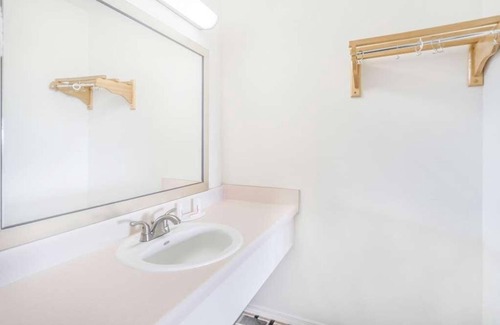 Lookout Valley Neighborhood Association Resort | Relaxing Hideaway! Free Parking, Pets Allowed, Minutes from Chattanooga Zoo!