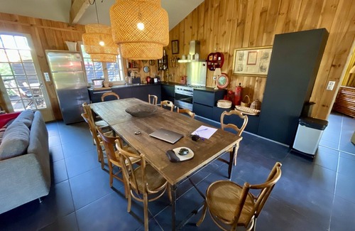 Piraillan House | Relaxing holiday house with pool close to the market