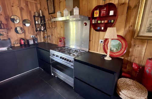 Piraillan House | Relaxing holiday house with pool close to the market