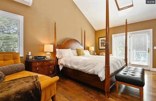 Waquoit Village House | Relaxing home close to the beach