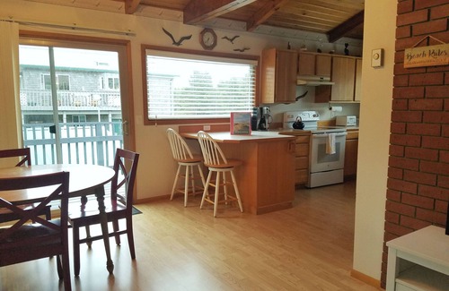 Rockaway Beach House | Relaxing home for families a short walk from the beach on a quiet street