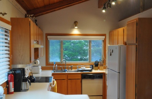 Rockaway Beach House | Relaxing home for families a short walk from the beach on a quiet street