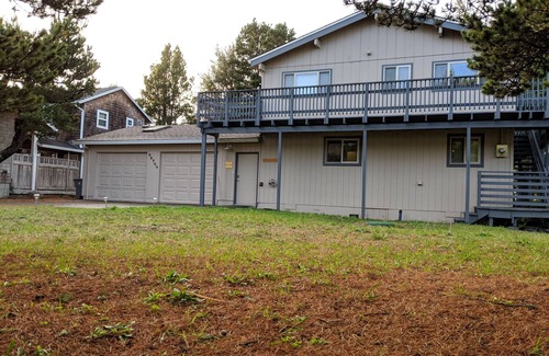 Rockaway Beach House | Relaxing home for families a short walk from the beach on a quiet street