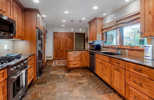 Broadmoor House | Relaxing Home with Private Hot Tub, Fast WiFi, Gas Fireplace, and Washer/Dryer