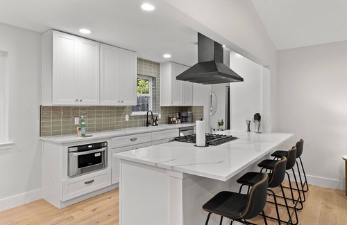 Buckner Terrace - Everglade Park House | Relaxing home with heated Pool and Spa & photo wall