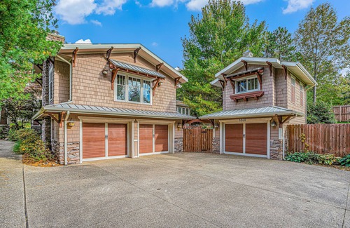 Stevensville House | Relaxing home with private pool, hot tub, game room, & fireplace