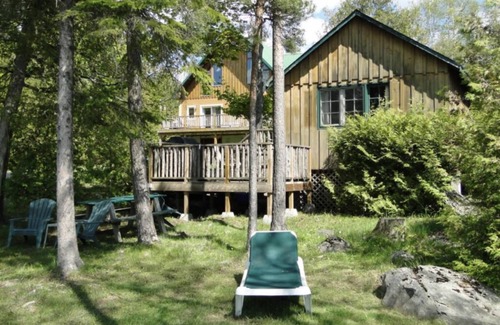 Lakefield Cottage | Relaxing Hot Diggity Dog Cottage Retreat at the Lake Edge Cottages!