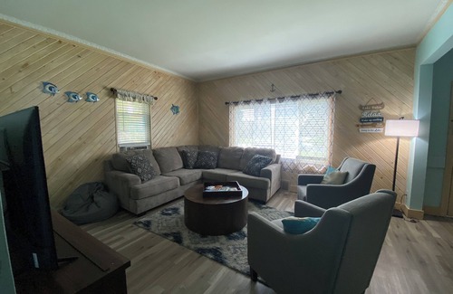 Port Clinton Apartment | Relaxing Hot Tub Oasis + Lake Town Escape