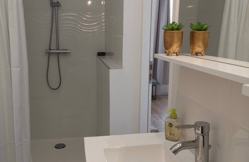La Rochelle House | Relaxing House, Bright