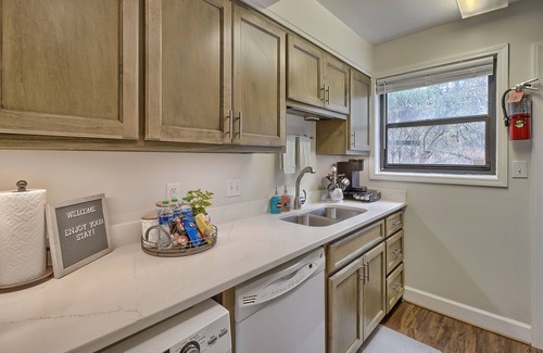 Columbia House | Relaxing Jackson Townhouse