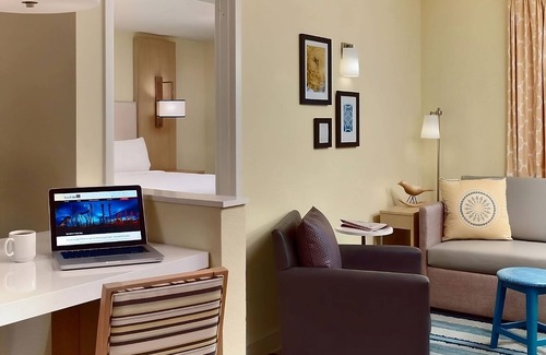 The Galleria Hotel | Relaxing King Stay Near Houston Museum District! Kitchen, Parking, Pool & Gym!