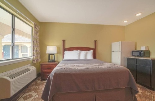 Aransas Pass Hotel | Relaxing King Unit Near Texas State Aquarium + Pets Welcome