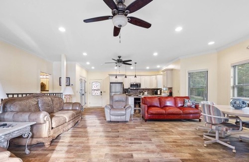 Hardy House | Relaxing lake home in Hardy, AR near Spring River