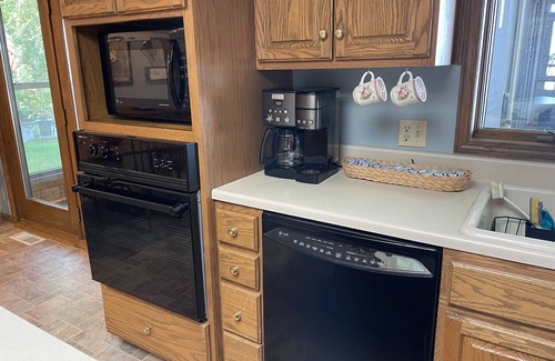 Rutland Bed & Breakfast | Relaxing Lake House, Private Beach/Yard, Dock, Jetski Lift, Continental Breakfst