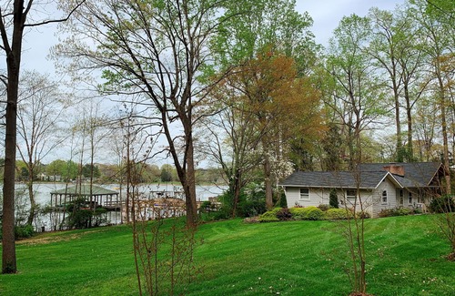 Lake Norman of Catawba Cottage | Relaxing Lake Retreat With Canoe, Kayaks and Paddle Board