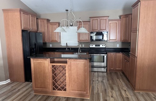 Hot Springs House | Relaxing lake view condo- family and pet friendly!