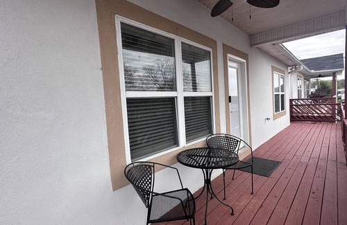 Hot Springs House | Relaxing lake view condo- family and pet friendly!