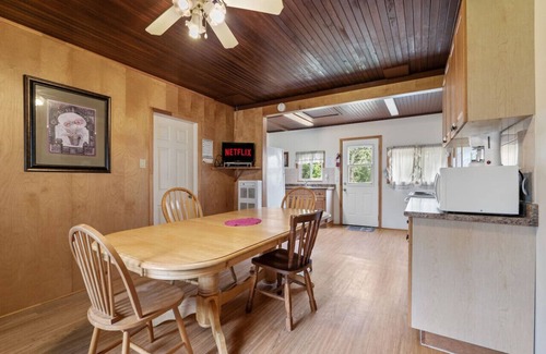 Otonabee-South Monaghan Cabin | Relaxing Lakefront Cabin