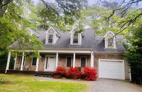 East Falmouth House | Relaxing Lakefront Dog Friendly 4 Bedroom Home Close to Town, Beaches & Shopping