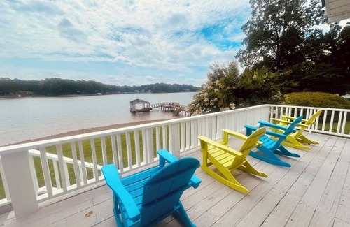 Troutman House | Relaxing Lakefront Home with Brand New Dock and Immaculate Vibes