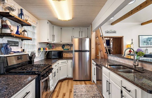 Dowagiac House | Relaxing Lakefront Retreat on Beautiful Little Twin Lake