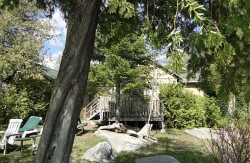Lakefield Cottage | Relaxing Lucky Dog Cottage Retreat at the Lake Edge Cottages!