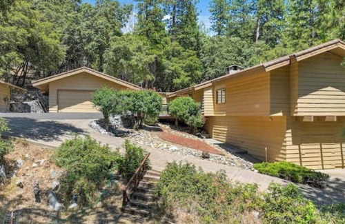 Twain Harte House | Relaxing luxury custom home 3,000 square ft close to hiking, fishing, downtown