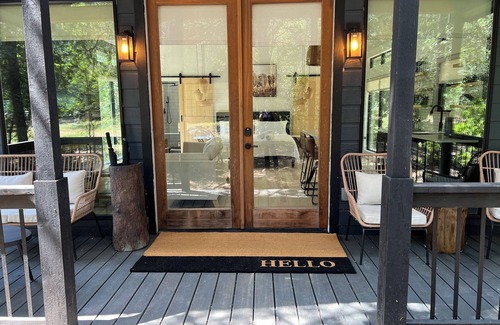 Cedar Creek Cabin | Relaxing & magical stay on a Modern Ranch with animals. Close to COTA & Bastrop