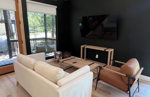 Cedar Creek Cabin | Relaxing & magical stay on a Modern Ranch with animals. Close to COTA & Bastrop