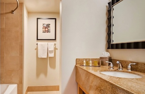 Berkeley Hotel | Relaxing Marina Stay | 2 Units | Pool & Pet Friendly