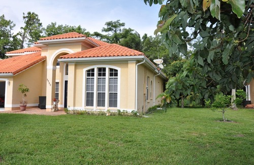 Crown Pointe House | Relaxing Modern 4BR Family Oasis in Napes- 10 Min to Beach & Downtown Fun