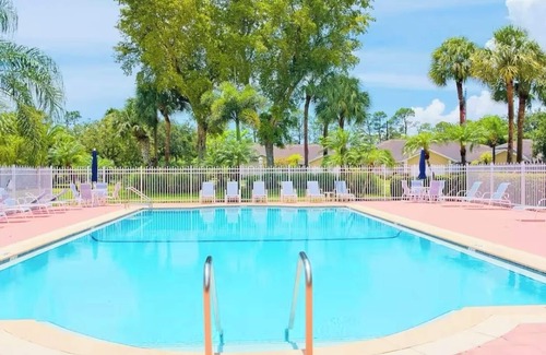 Crown Pointe House | Relaxing Modern 4BR Family Oasis in Napes- 10 Min to Beach & Downtown Fun