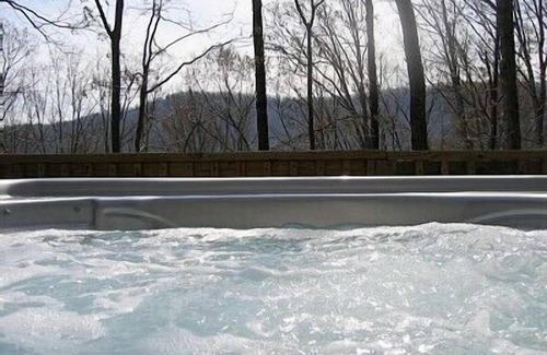 Five Points Cabin | Relaxing mountain cabin w/hot tub, fire table, and WiFi!
