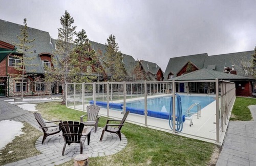 Canmore Villa | Relaxing Mountain Retreat, Pool, and Hot Tub