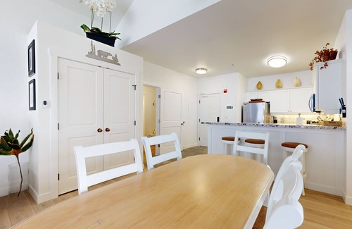 Salt Lake Mountain Resorts Condo | Relaxing mountain-view condo with shared hot tub, pool & more-walk to ski lifts