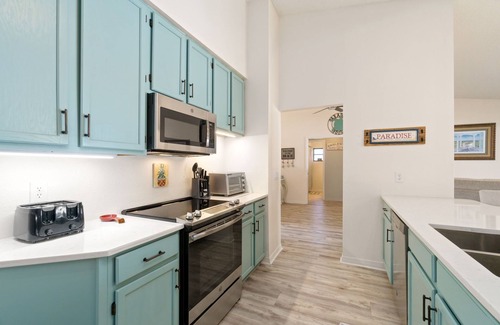 Englewood East House | Relaxing Oasis Near the Beach! Heated Pool!