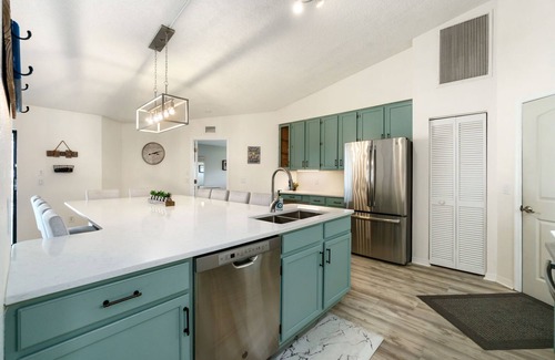 Englewood East House | Relaxing Oasis Near the Beach! Heated Pool!