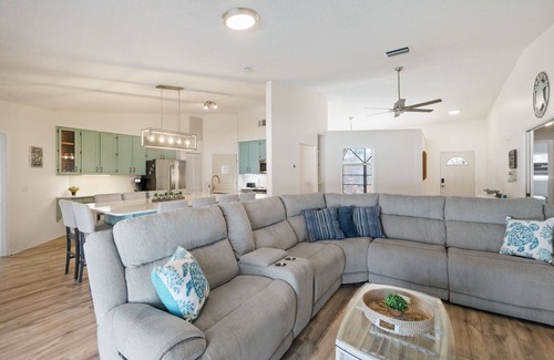 Englewood East House | Relaxing Oasis Near the Beach! Heated Pool!