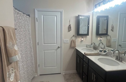 Lake Alfred House | Relaxing Oasis with pool close to attractions.