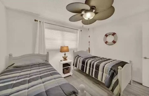 Hutchinson Island South Condo | Relaxing Ocean front condo