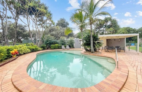 Buddina Apartment | Relaxing Ocean Views Beachside at Buddina