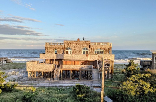 Davis Park House | Relaxing Oceanfront Retreat W/Jacuzzi And Private Steps To Beach