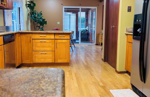 Federal Way House | Relaxing Oceanview Retreat - 3BR 2.5BA Hot Tub & Plenty Parking - Near SeaTac