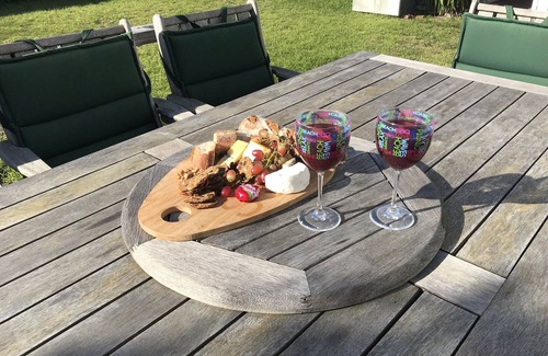 Waikanae House | Relaxing Olde Beach Holiday Bach