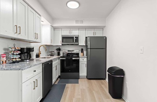 Royal Oak Apartment | Relaxing One-Bedroom Retreat | King Bed | Royal Oa