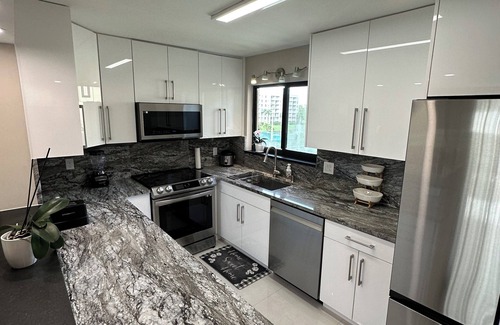 West Palm Beach Apartment | Relaxing or Working, It's here!