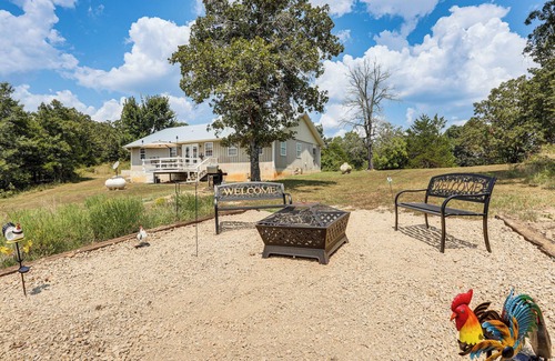 Hardy House | Relaxing Outdoor Spaces: Quiet Wooded Gem in Hardy