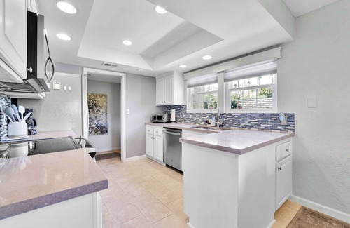 Palm Springs Apartment | Relaxing Palm Springs Condo with Pool Access