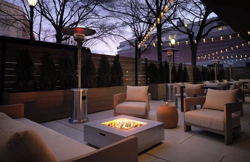 White Plains Hotel | Relaxing Pet Friendly King Room w/Easy Train Ride to New York City