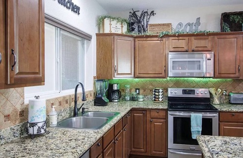 Lake Havasu City House | Relaxing Pool Home! Spacious 3 BR Home with Private Pool Minutes Away from Lake